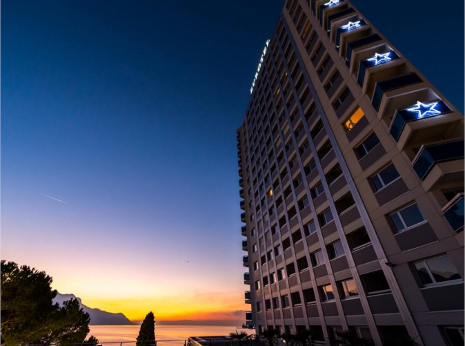 2_Eurotel Montreux - Schoene Aussichten Touristik -Winter